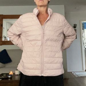 Lightly puffy jacket